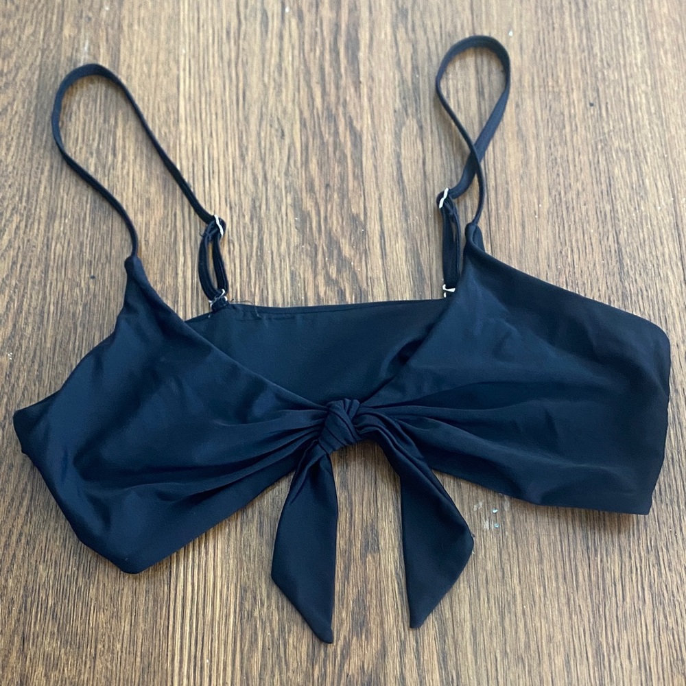 Blooming Jelly Black Tie-Front Bikini Top Size Medium